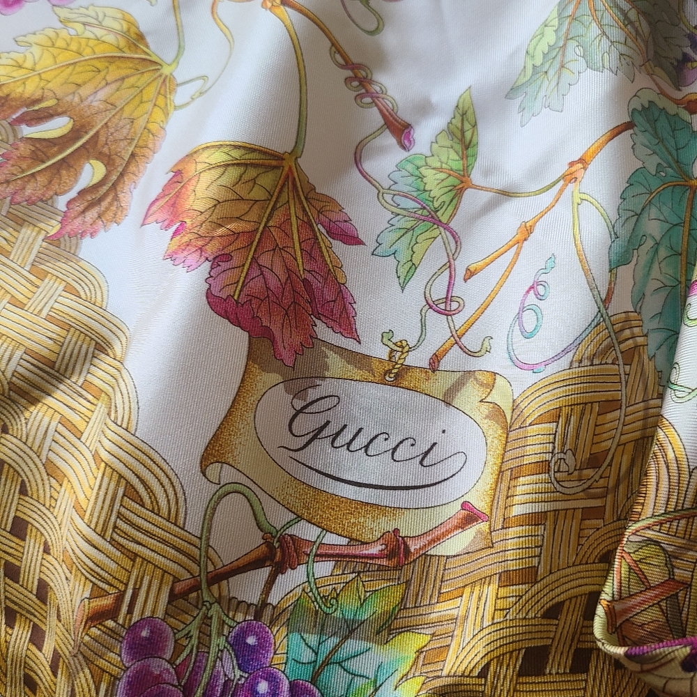 Dead stock Gucci scarf vintage butterfly grapes bees - Picture 2 of 12